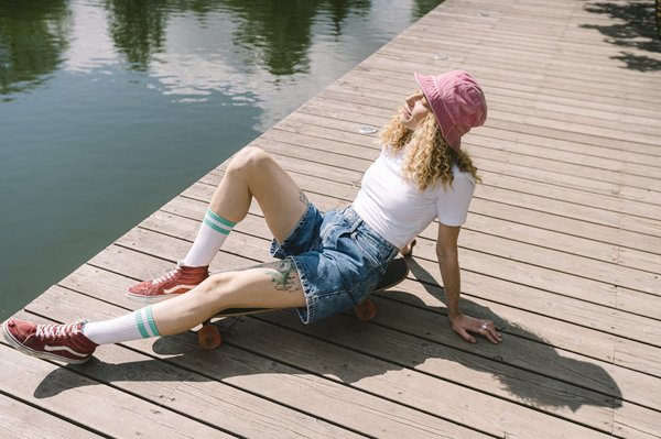 Comment élever vos shorts en denim pour créer un style estival mémorable ?