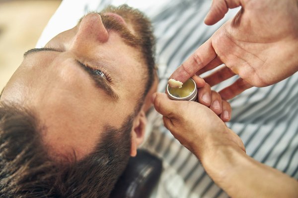 Découvrez la meilleure cire pour cheveux : tenue et style optimaux